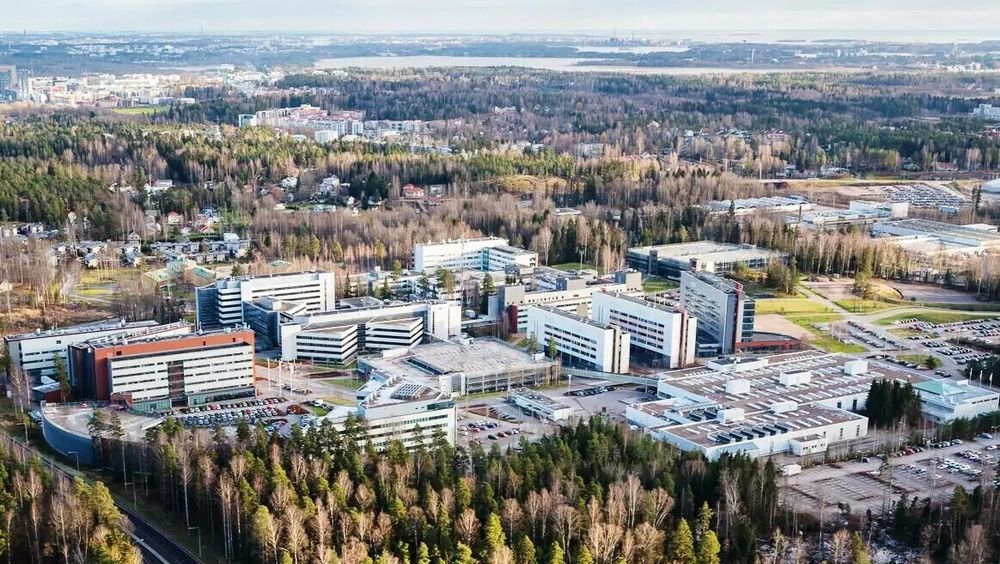 Nokia skal kutte selskapet årlige kostnader med mellom 800 og 1200 millioner euro innen 2026. Bildet er av selskapets hovedkvarter i Espoo, Finland.