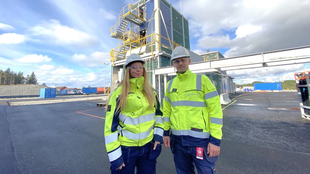 Richard Ougendal (t.h) er teknisk sjef ved den nye hydrogenfabrikken i Øygarden, mens Marita Haugetun Våge er sjef for logistikk og prosjektplanlegging i selskapet som skal eie fabrikken som er den første i verden som kan skille ut klimagassen CO2 i en integrert del av hovedprosessen.