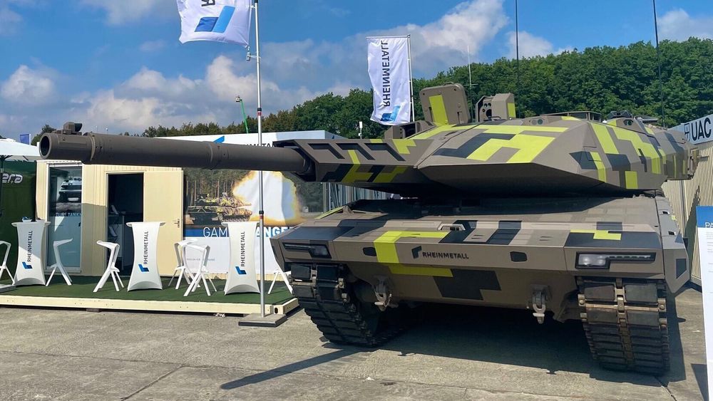 Dette er stridsvogna Panther KF51 som Rheinmetall er i ferd med å utvikle og som her er utstilt på Nato-dagene i Tsjekkia i september.