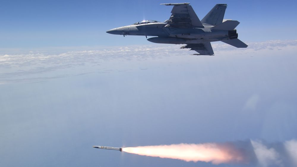 Northrop Grumman og US Navy gjennomfører det fjerde testslippet av AGM-88G (AARGM-ER) fra et F/A-18F Super Hornet over Point Mugu Sea Range utenfor californiakysten 30. november 2022.