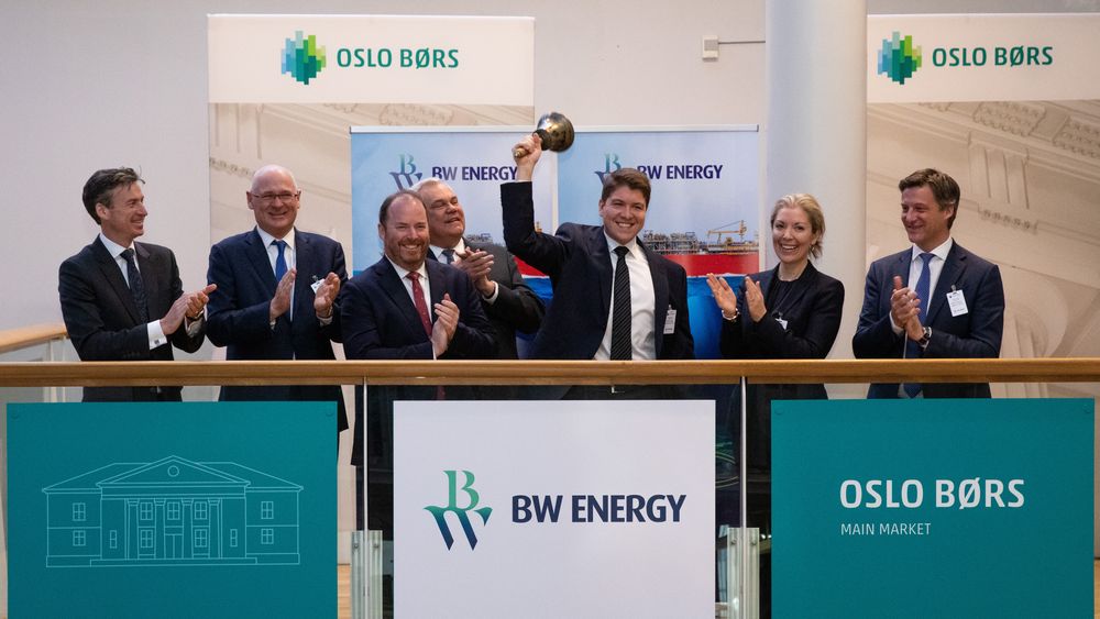 BW Energy ble notert på Oslo Børs i 2020. Konsernsjef Carl K. Arnet i BW Energy  ringer i børsbjellen. 