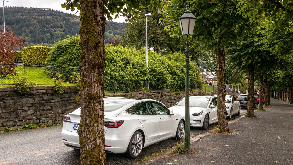 Nå er fire av ti biler i Bergen elektriske.