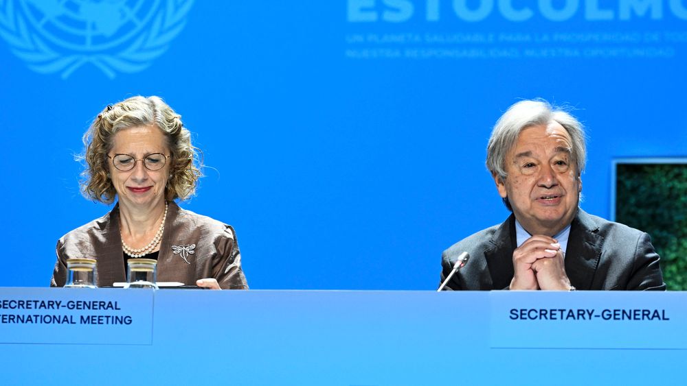 Planene til regjeringer om å trappe opp produksjonen av fossil energi undergraver den nødvendige energiomstillingen, sier Unep-toppsjef Inger Andersen, her sammen med FNs generalsekretær António Guterres i 2022. 