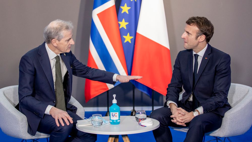 Mulighene for et nytt energisamarbeid med Frankrike er blant tingene statsminister Jonas Gahr Støre (Ap) vi ta opp når han fredag spiser lunsj med Frankrikes president Emmanuel Macron. Her fra et møte mellom de to i fjor.