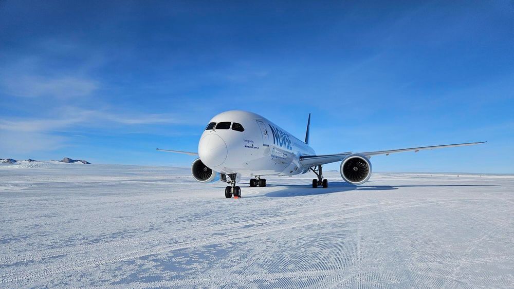 Denne Boeing-maskinen er ikke bare første gang en Dreamliner lander i Antarktis, men også første gang en norsk operatør flyr dit.