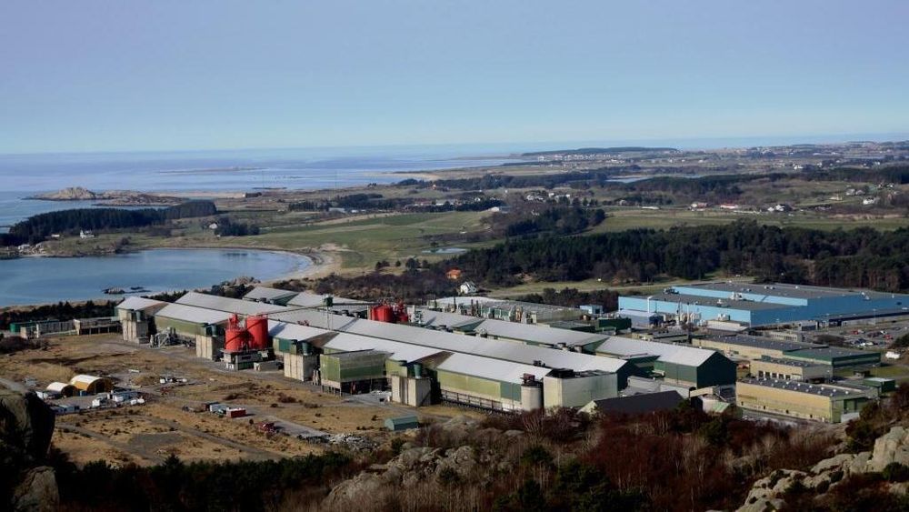 Alcoa truer med å legge ned sitt aluminiumsverk på Lista. Selskapet sier at de trenger en ny kraftavtale for 2024. De protesterer også mot at regjeringen vil kutte i CO2-kompensasjonen.