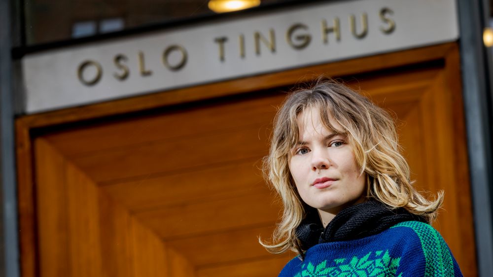Gina Gylver, leder i Natur og ungdom, har tro på full seier, når det nye klimasøksmålet starter i Oslo tingrett tirsdag. Sammen med Greenpeace håper de å få medhold i at godkjenningen av tre oljefelt ikke er klimautredet og godkjennelsene ugyldige. 