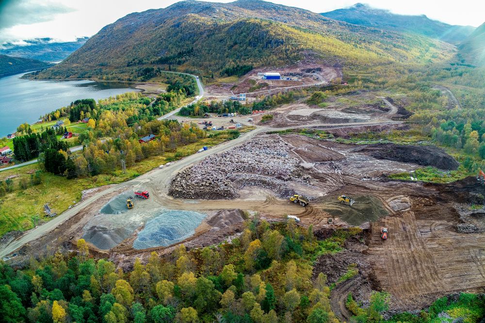 Her i Fiskefjord i Tjeldsund kommune startet anleggsarbeidene på Nord-Norges største samferdselsprosjekt noensinne, opp denne høsten. 