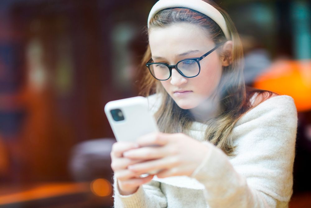 Elever i den svenske grunnskolen må snart legge fra seg mobilen i skoletida.