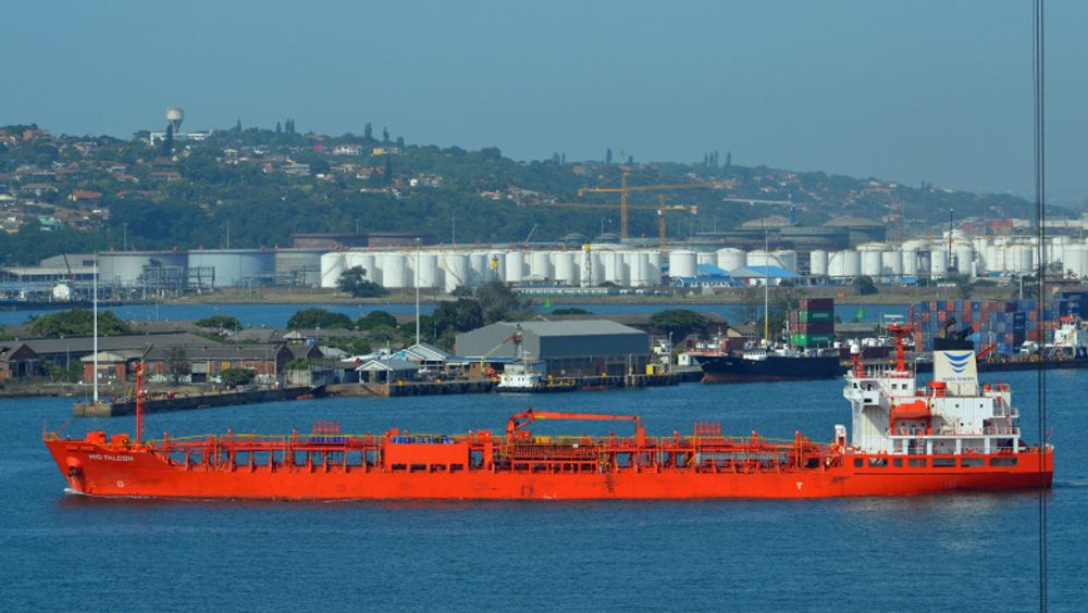 MT Strinda er på 20.000 dødvekttonn med tanker i rustfritt stål.  Det er eid av Mowinckel Chemical Tankers AS i Bergen. Skipet ble bygget i Japan i 2006.
