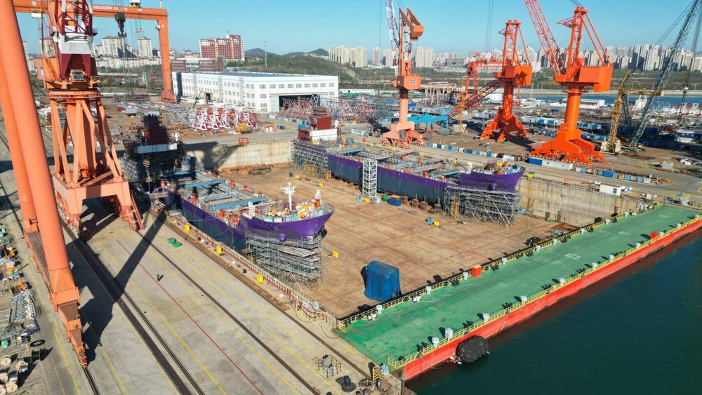 De to første skipene er under bygging i Kina og skal etter planen leveres i 2024. Skip nummer fire skal etter planen leveres i 2026.