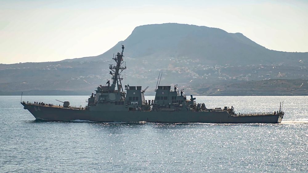 Det amerikanske fartøyet USS Carney har ankommet det angrepne skipet, opplyser rederiet. Her er skipet i 2018.