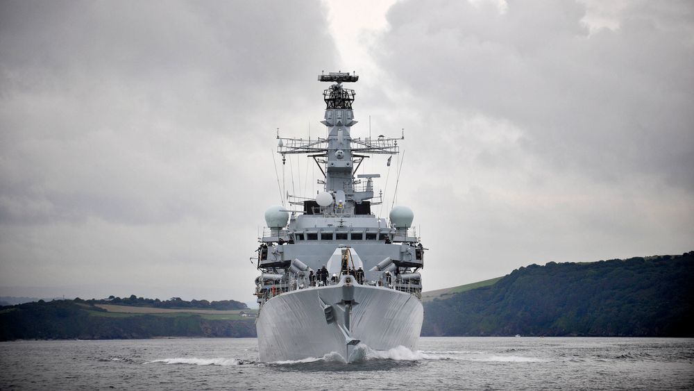 Dette bildet av HMS Somerset i nærheten av Plymouth er fra 2011 og har Boeing Harpoon-launchere som nå er byttet ut med utskytningsramper for NSM.
