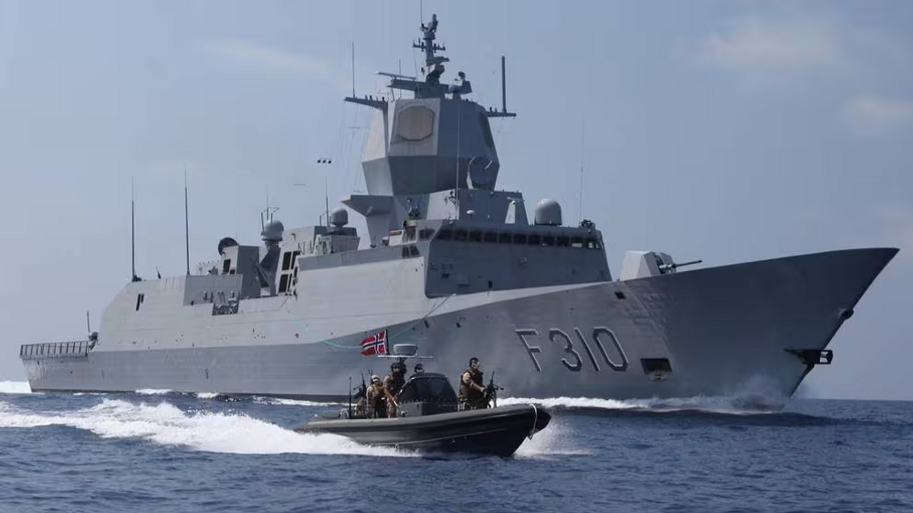 KNM Fridtjof Nansen beskyttet sivilt skip mot pirater i Adenbukta i 2009-2010. 