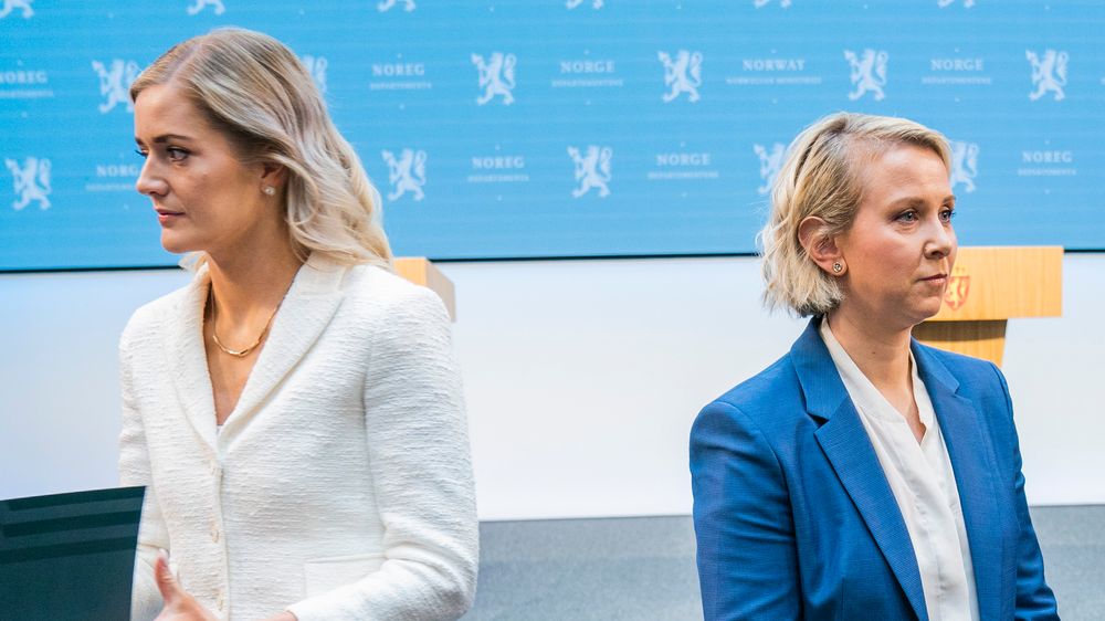 Justis- og beredskapsminister Emilie Enger Mehl og daværende direktør i Nasjonal sikkerhetsmyndighet, Sofie Nystrøm, under et arrangement tidligere i år.
