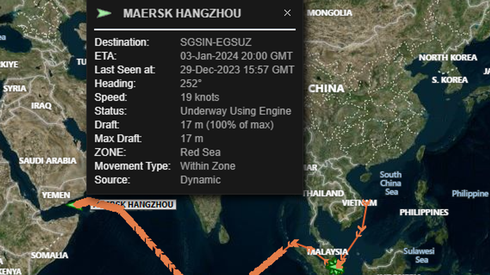 AIS-data viser at Maeersk Hangzhou hadde kursen mot Kapp det Gode Håp og seilas rundt Afrika, men ble omdirigert til Rødehavet og Suezkanalen, der det ble angrepet to ganger.
