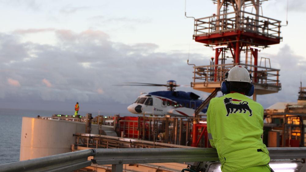 Leveringsproblemer med deler til helikoptrene som brukes til å fly offshorearbeidere til norsk sokkel, har ført til at flere helikoptre tvinges på bakken.