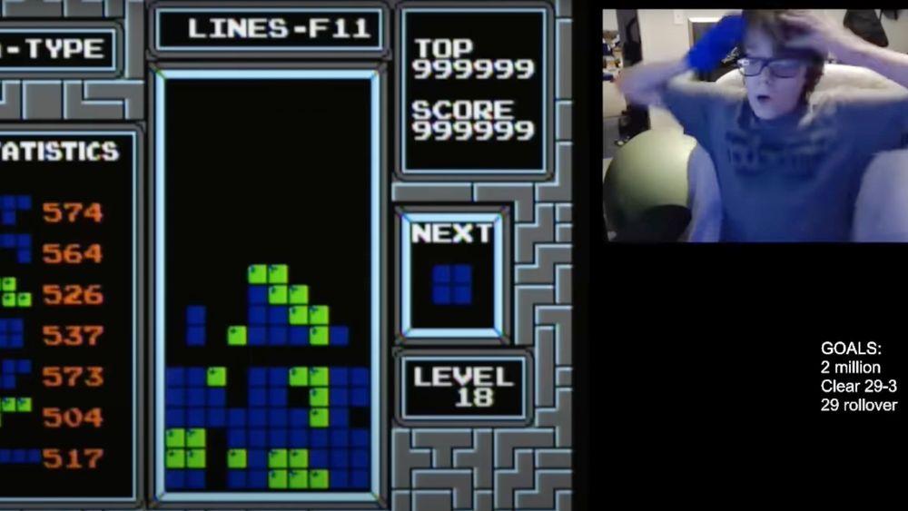 Dette videobildet viser reaksjonen til 13 år gamle Willis Gibson idet han innser at han har fått Tetris-spillet til å bryte sammen og dermed har blitt den første som beseirer det klassiske dataspillet.