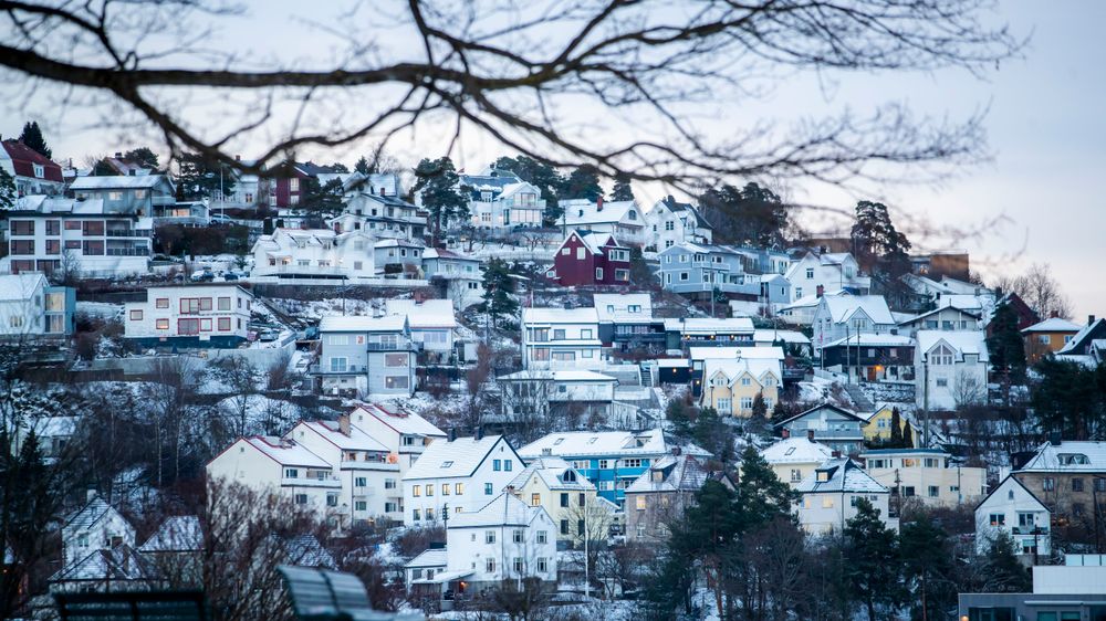 Gjennom hele 2023 steg boligprisene i Norge med 0,5 prosent. Her fra et boligområde i Oslo en tidligere vinterdag.