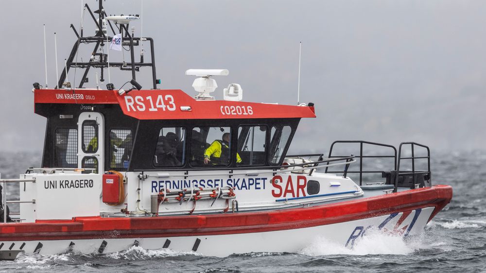 Redningsskøyta Uni Kragerø utenfor Kragerø i oktober. Nesten bare menn døde på sjøen i ulykker med fritidsbåt i fjor.