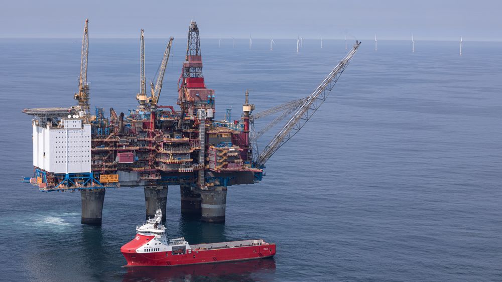 Norsk Industris fungerende direktør, Knut E. Sunde, har tatt til orde for at oljeselskapene må være med på å finansiere produksjon av strøm fra havvind. Men det byr på utfordringer mener daglig leder i M Vest Energy, Jonny Hesthammer. 