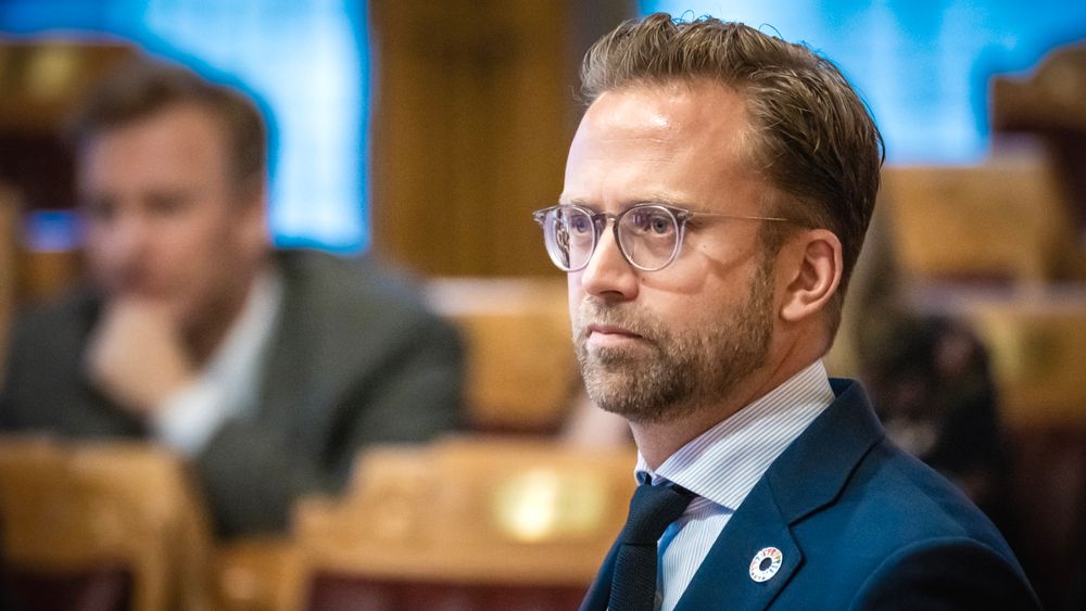 Nikolai Astrup (H) sier det er lettvint av finansministeren når han uten en utredning vil gå inn for å kutte to av de fire strømkablene som går mellom Norge og Danmark.
