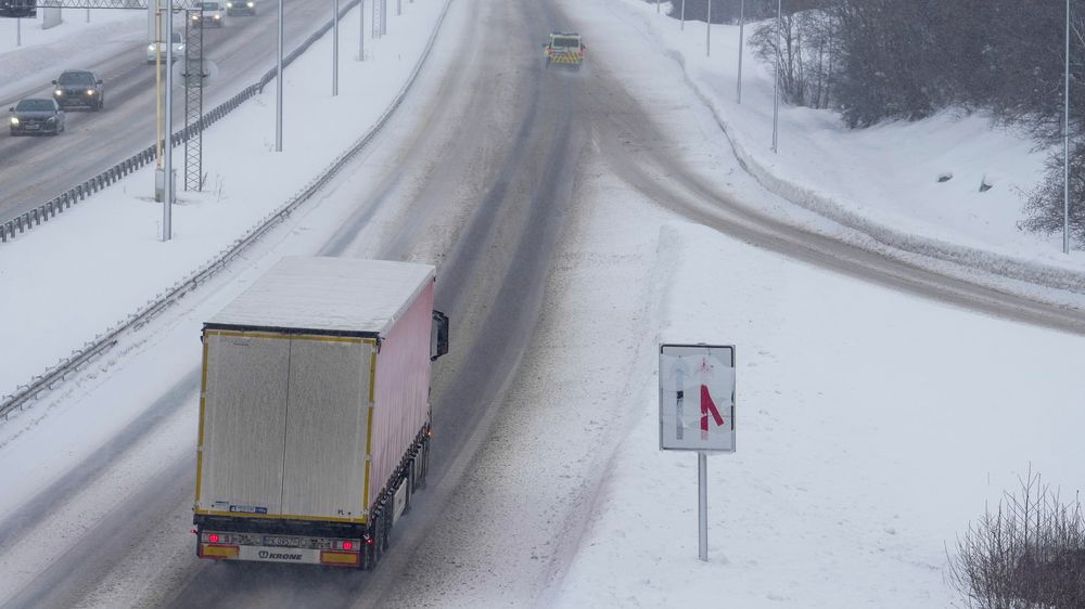 Statens vegvesen melder om at det trolig blir glatte veier i store deler av Sør-Norge mandag.