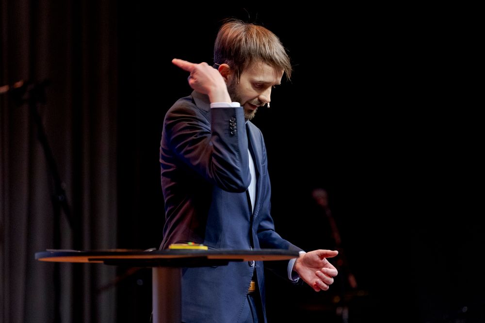 – Barn under 13 år bør unngå internett uten tilsyn, sa helseminister Jan Christian Vestre i januar. Kanskje blir det stående som skillet mellom internettromantikken og internettrealismen?