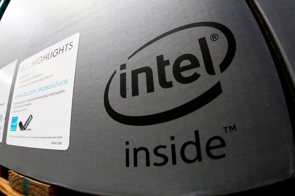 Intel har merket svakere etterspørsel etter tradisjonelle brikker, mens markedet for maskinvare designet for KI ser ut til å stige til himmels.