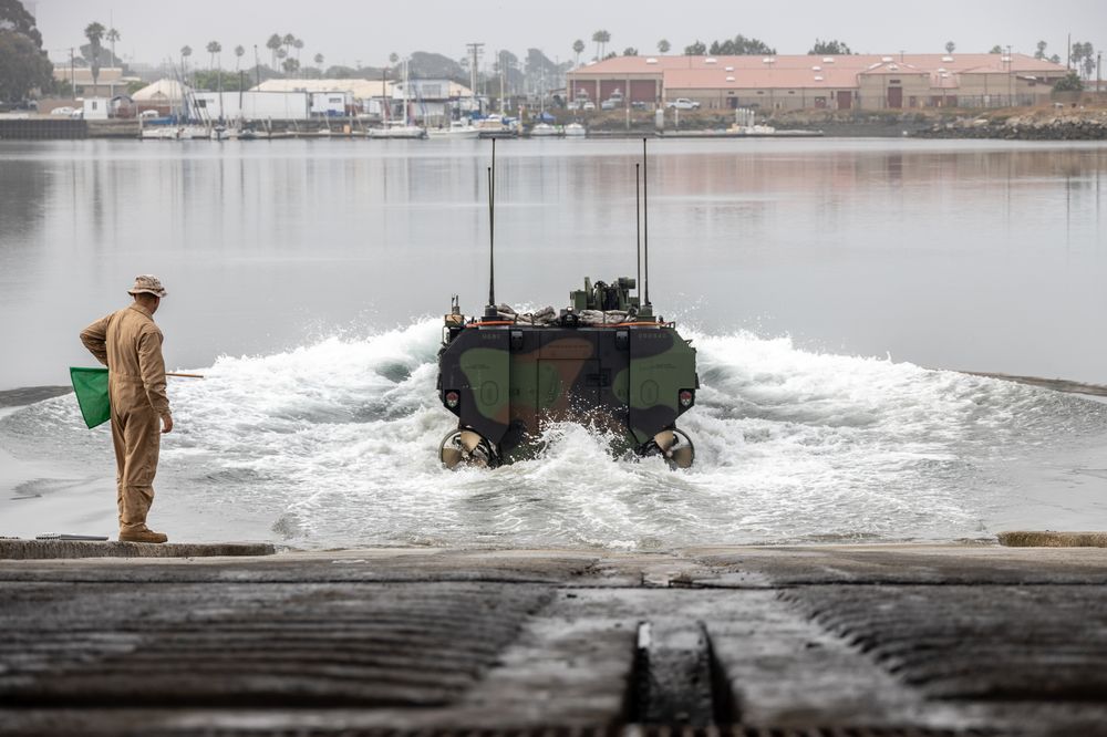 En «Amphibious Combat Vehicle» (ACV) i forbindelse med sertifisering av ACV-operatører ved marinekorpsbasen Camp Pendleton i California 18. juli 2023.
