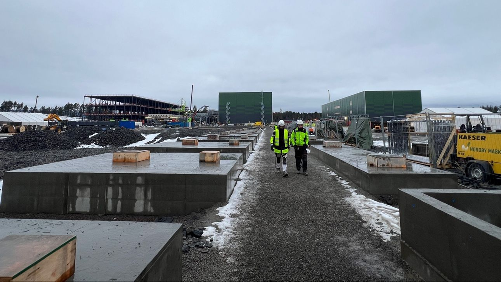 Mer enn tusen arbeidere er i sving på anlegget i Hamar og Løten kommune, der Green Mountain bygger datasenter for Tiktok.