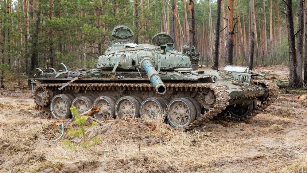 En russisk T-72B stridsvogn som angivelig skal ha blitt ødelagt i mai 2022.