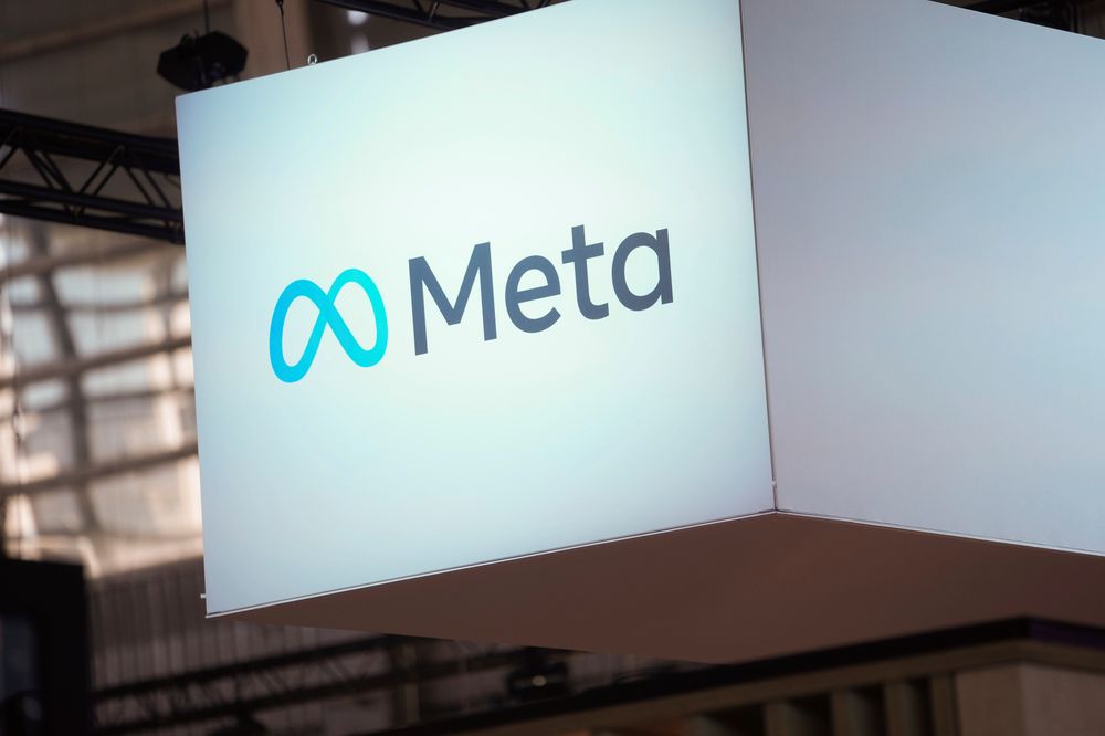 Meta vil bruke Facebook- og Instagram-brukernes innlegg til å trene KI-modellen sin.
