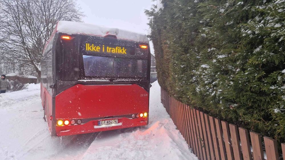 Store snømengder og varierende temperaturer gjorde deler av vinteren krevende for både passasjerer og bussjåfører i Oslo.