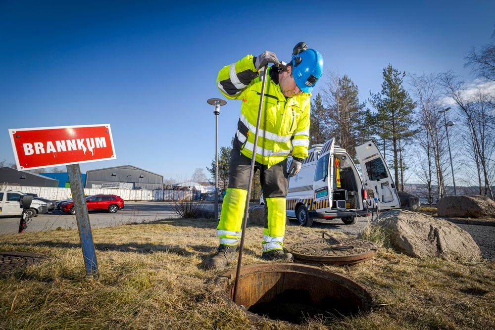 Her jaktes det på lekkasjer i Oslos drikkevannsforsyning. Økte investeringer i vann og avløp vil koste kommunene dyrt. 