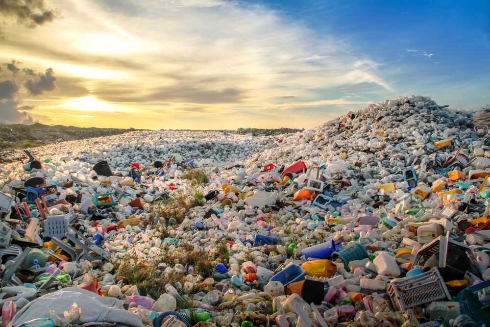 – Vi kan bare håndtere plastproblemet om vi tar hensyn til kjemikaliene i plasten og tar oss av dem på forsvarlig vis. Det sier NTNU-professor Martin Wagner. Her er en liten bit av søppelhåndteringsanlegget Thilafushi på Maldivene.