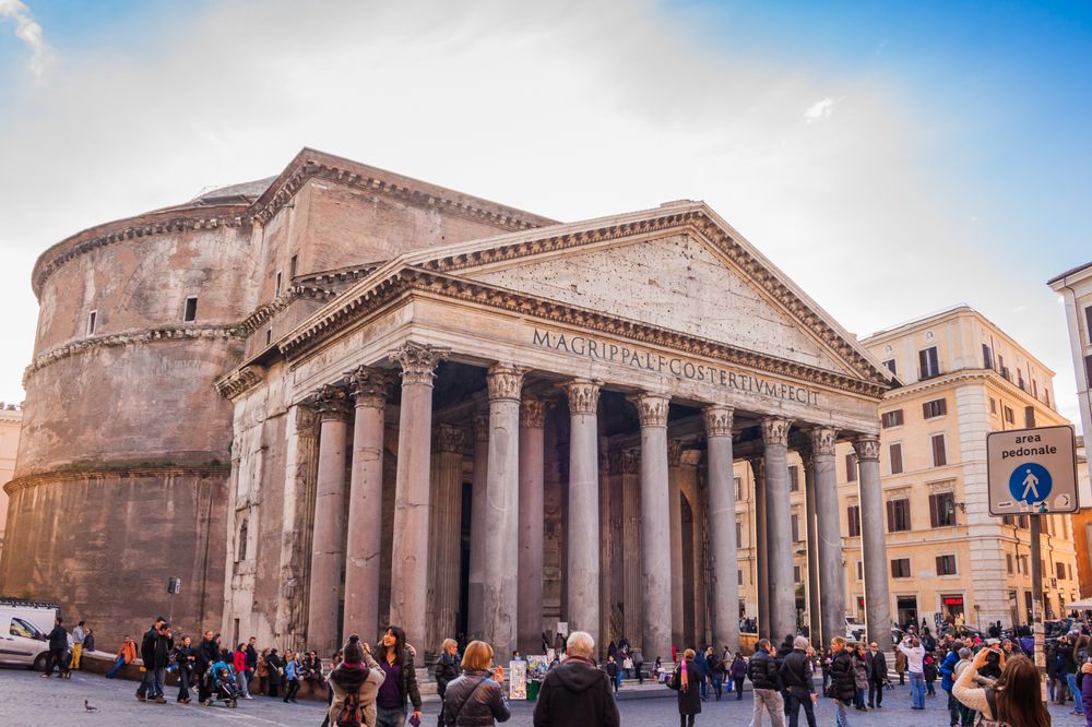 Pantheon i Roma ble bygget med vulkansk puzzolan. Det tidligere tempelet har stått i over 2000 år.
