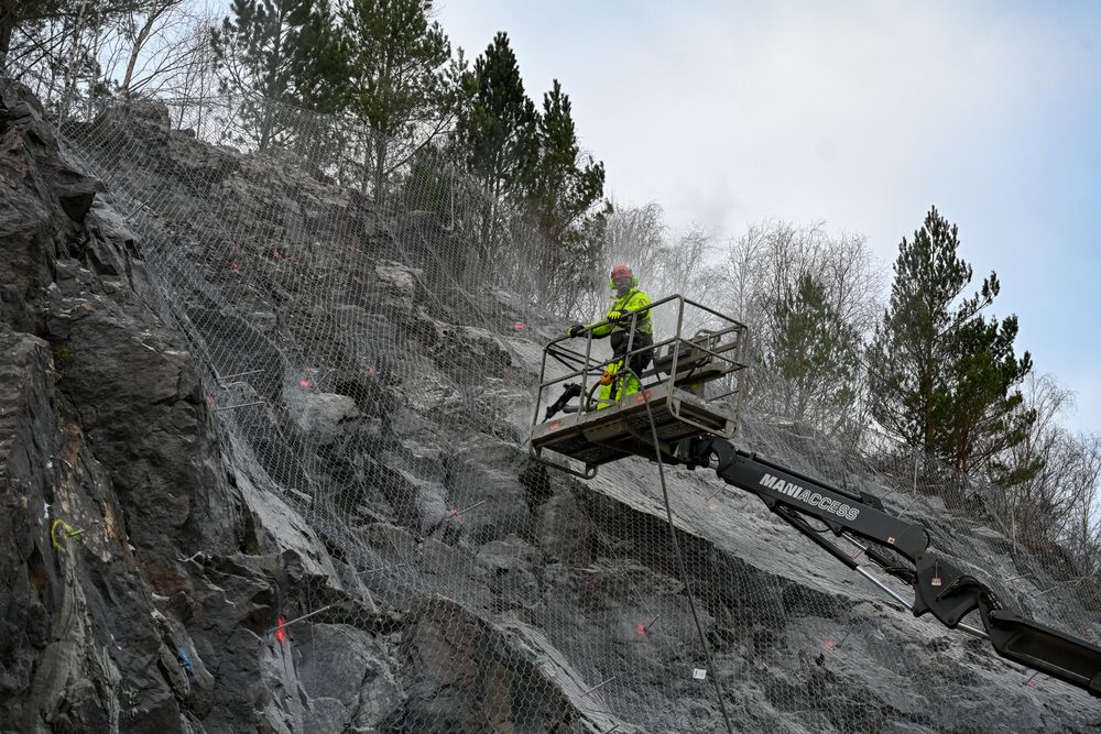 Rassikring av skjæring ved E39 ved Røysland i 2023. Risa sto for denne jobben.