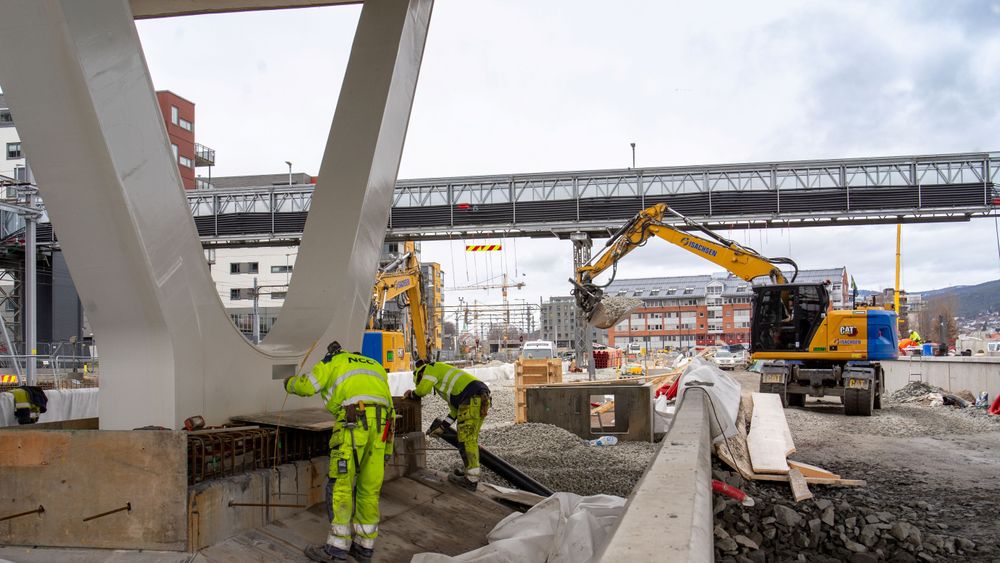 Det jobbes døgnet rundt med den omfattende oppgraderingen av Drammen stasjon.