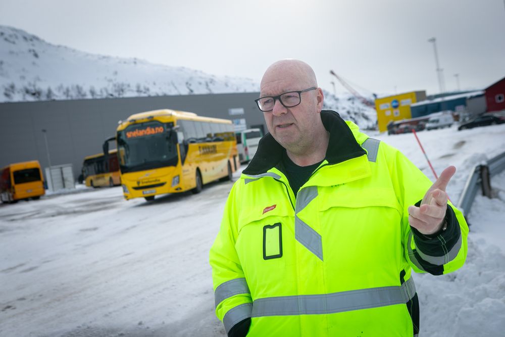 Så langt i anbudet, de fem månedene vi har holdt på, så har vi fått positive tilbakemeldinger fra vår oppdragsgiver, Finnmark fylkeskommune, sier Trond Inge Hausmann, driftsleder for Hammerfest, Honningsvåg og Havøysund i Tide Buss. <i>Foto:  Volvo Buss Norge</i>
