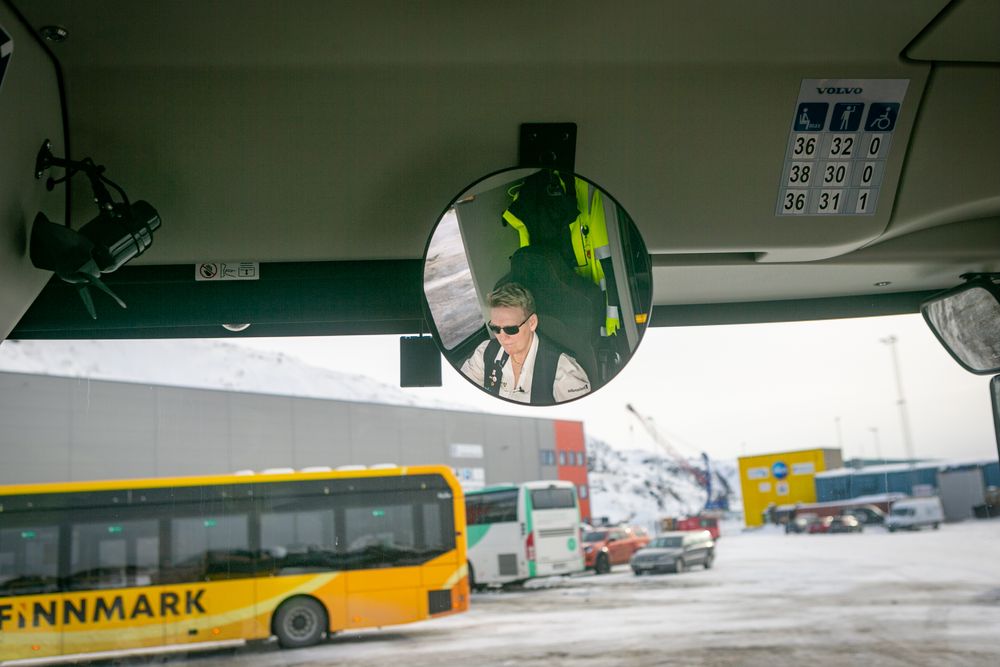 Jeg er veldig positivt overrasket over elbussene her på vinteren. sier Grete Karlsen, bussjåfør i Tide Buss <i>Foto:  Volvo Buss Norge</i>