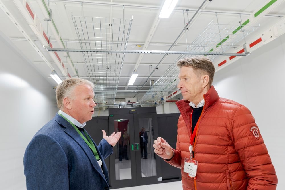 Green Mountain-direktør Svein Atle Hagaseth hadde i februar besøk av energiminister Terje Aasland i datasenteret på Rjukan. Der er Volkswagen største kunde.