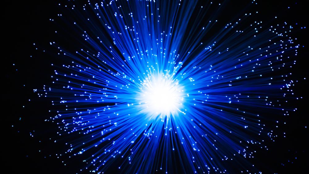 Den nye kvantenettverksteknologien skal være kompatibel med dagens fiberoptikk, sier forskerne.
