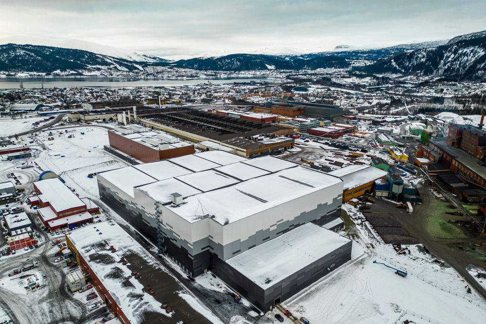 Batterifabrikken til Freyr Battery Giga Arctic, påbegynt i 2022, er ifølge analysen beregnet til en av Norges største fastlandsinvesteringer i moderne tid. 