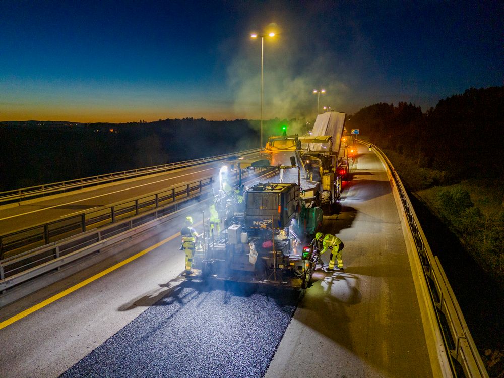 Fra asfaltering av E6 på Romerike i 2024.