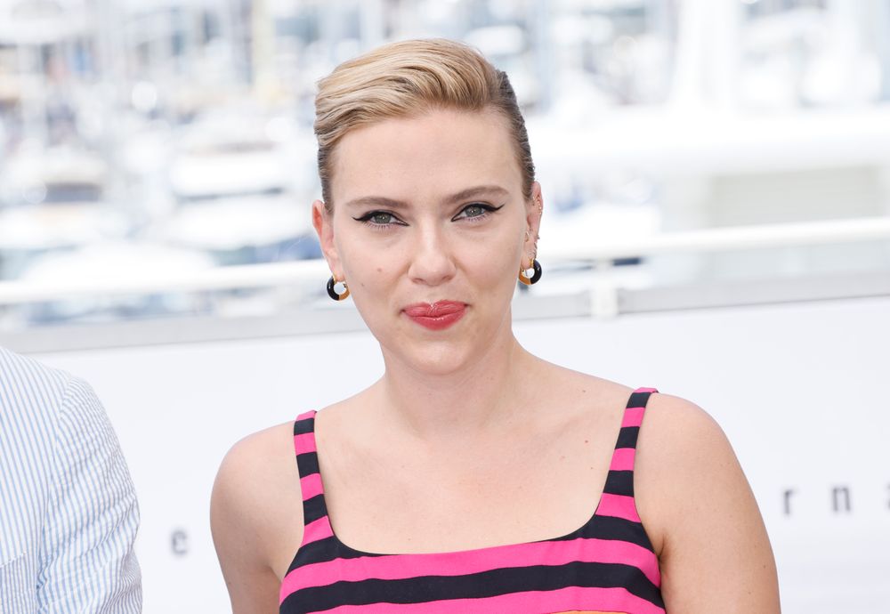  Scarlett Johansson er lite fornøyd med Open AIs nye stemme, som hun mener er lik hennes egen.