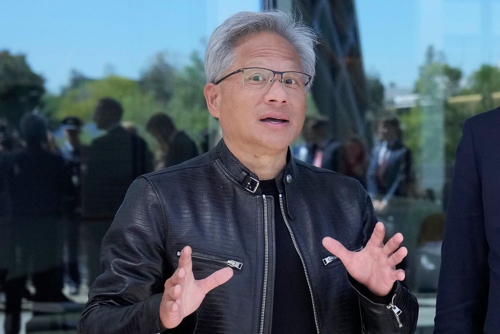Nvidia-sjef Jensen Huang ved selskapets kontorer i Santa Clara i California.