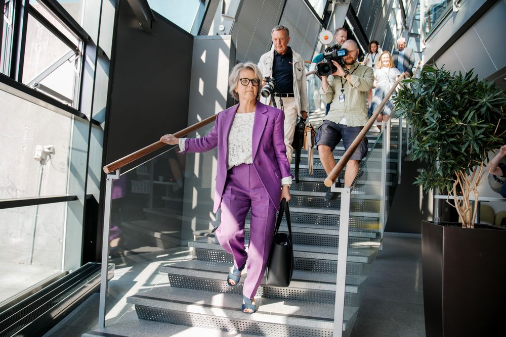 Benedicte Schilbred Fasmer på vei inn til pressekonferansen hvor hun blir presentert som ny konsernsjef i Telenor.