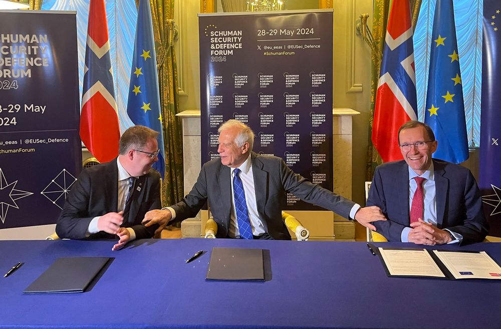 Forsvarsminister Bjørn Arild Gram (t.v.), EUs utenrikssjef Josep Borrell og utenriksminister Espen Barth Eide.