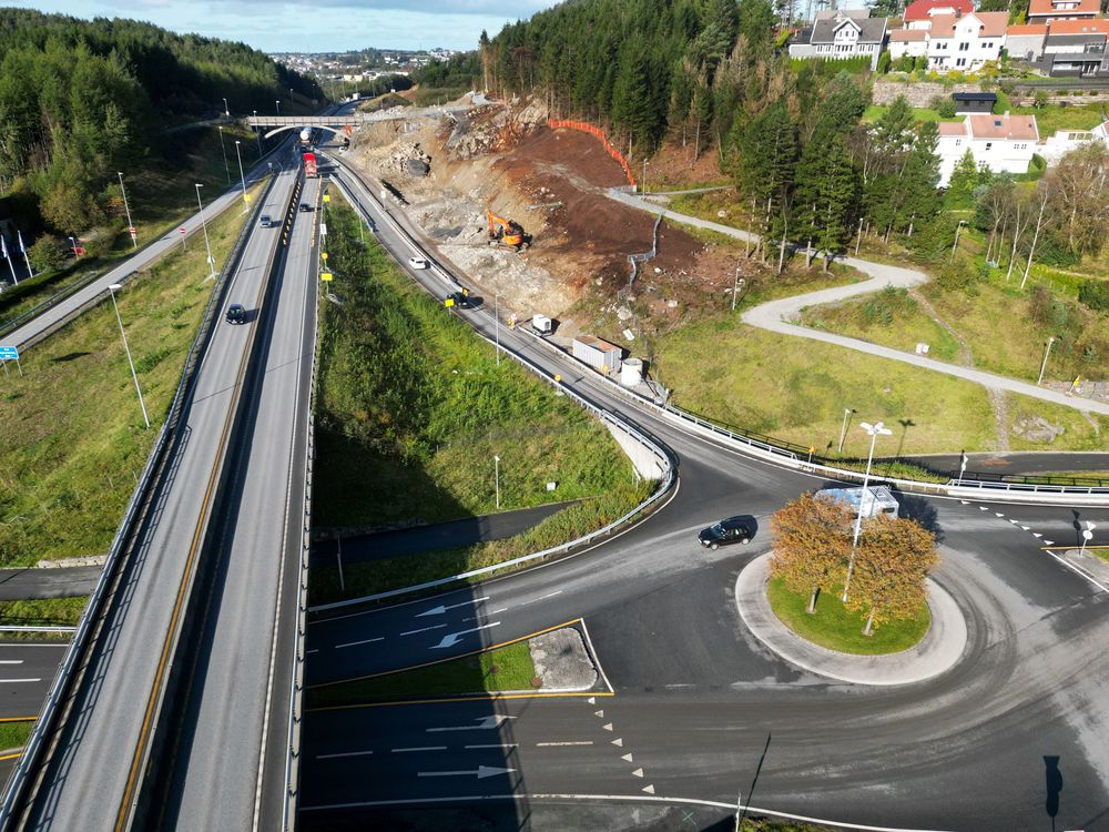 I Rogaland er byggingen av ny E39 fra Hove til Osli i gang. Bildet er tatt i oktober 2023.